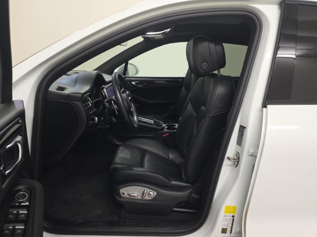 Used 2023 Porsche Macan Base SUV