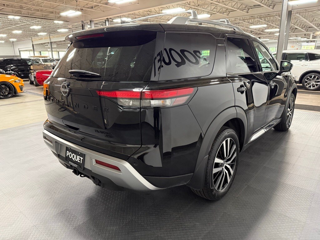 2023 Nissan Pathfinder Platinum photo 2