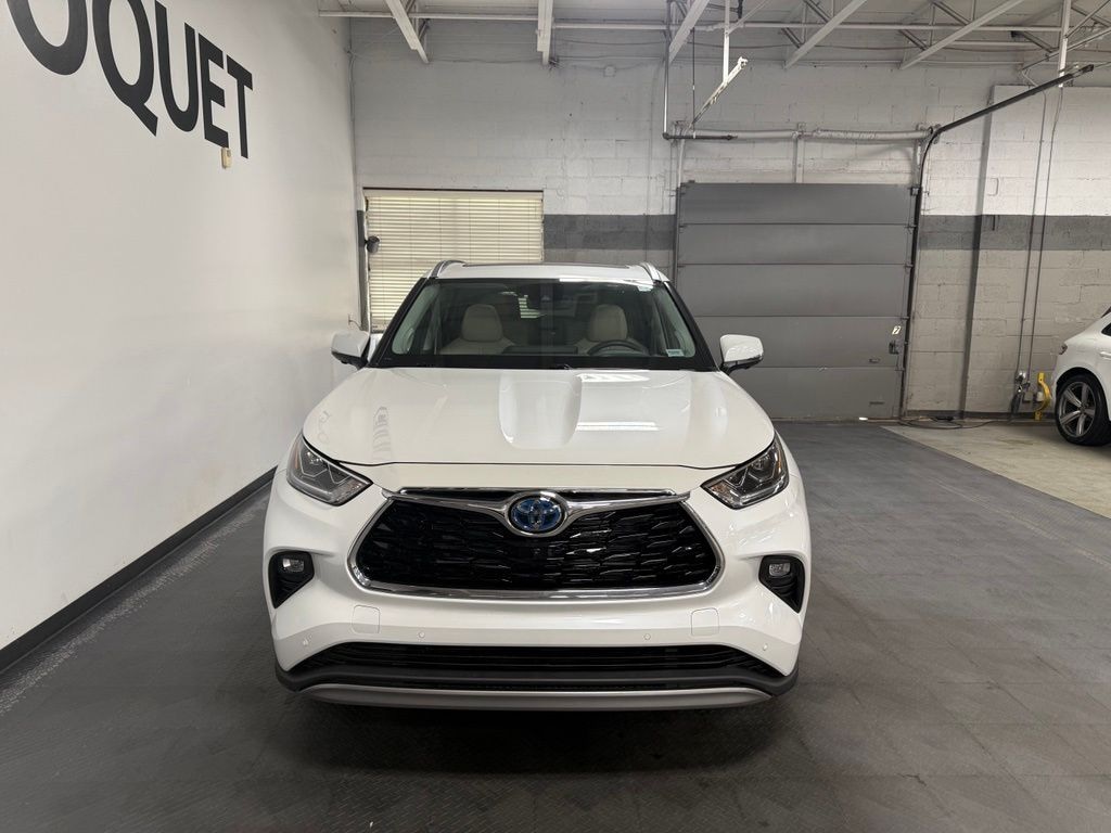 Used 2023 Toyota Highlander Hybrid Platinum SUV