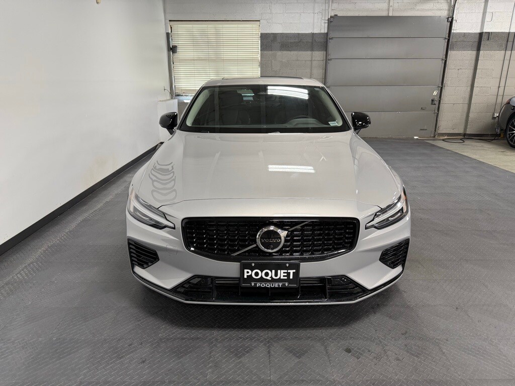 2023 Volvo S60 Recharge T8 Plus photo 2