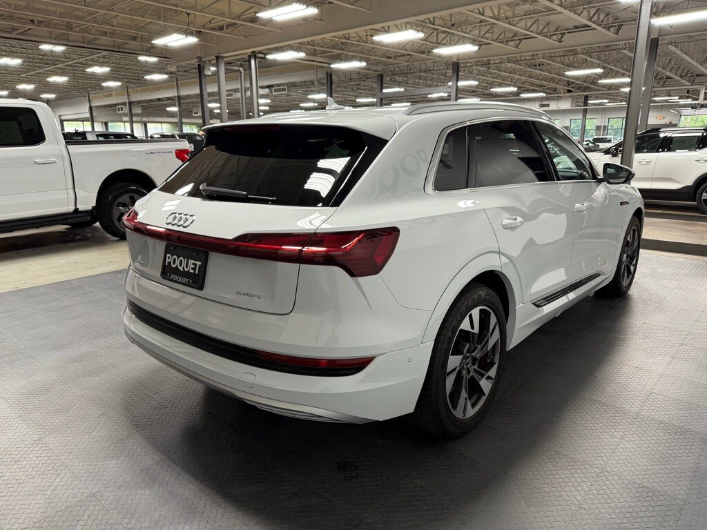 2023 Audi e-tron Premium Plus photo 2