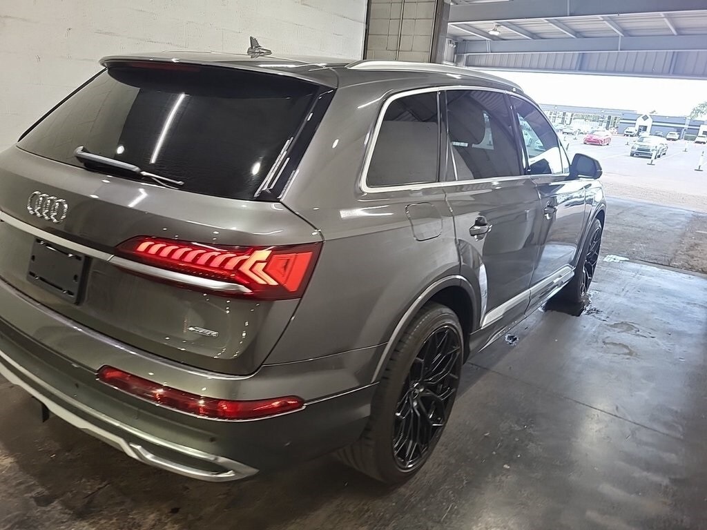2021 Audi Q7 45 Premium Plus photo 3