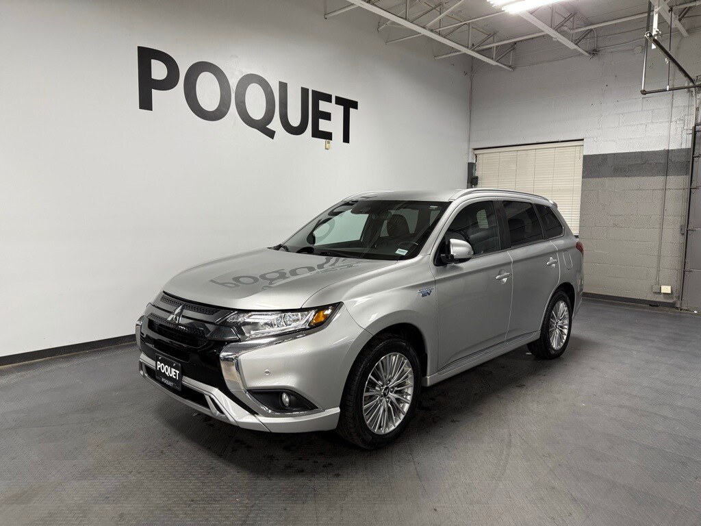 2022 Mitsubishi Outlander PHEV SEL photo 2