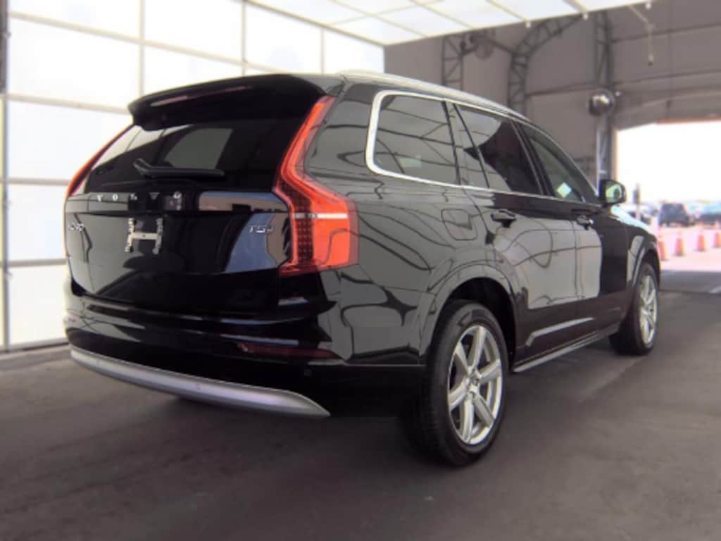 Used 2022 Volvo XC90 T5 Momentum SUV