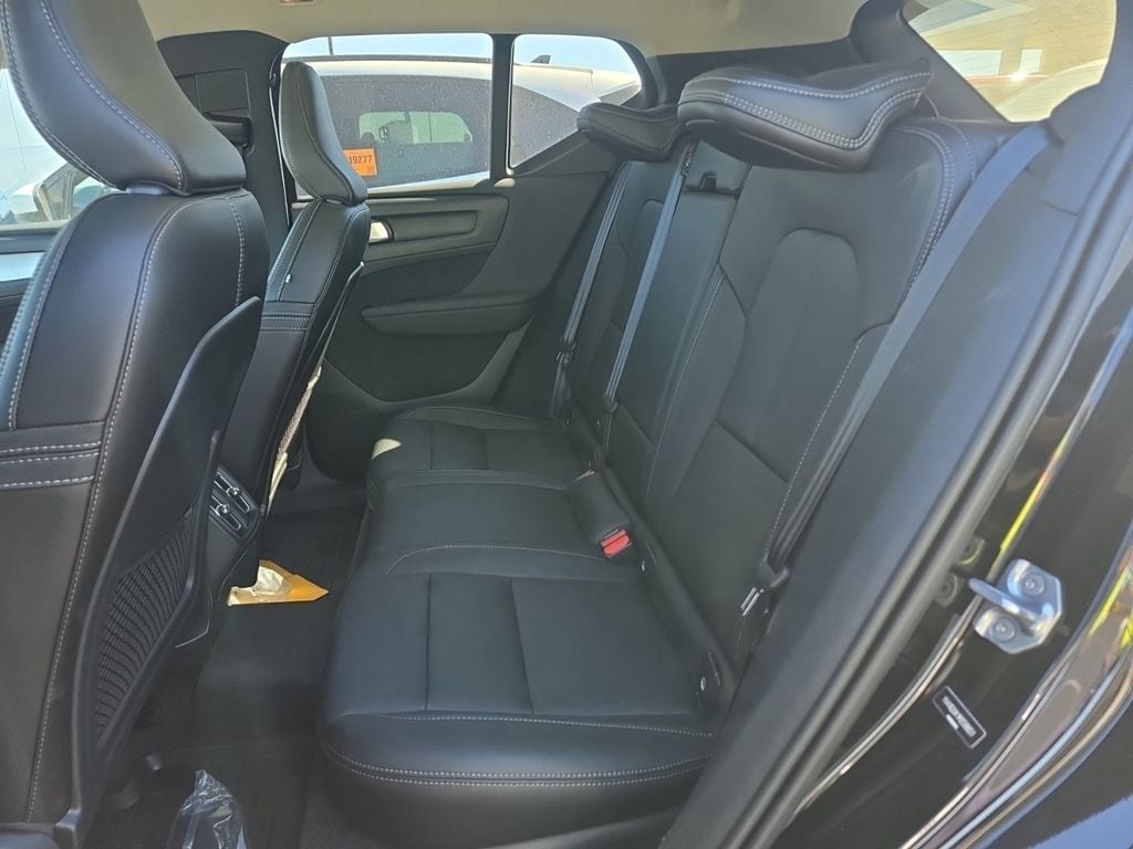Used 2021 Volvo XC40 Momentum SUV