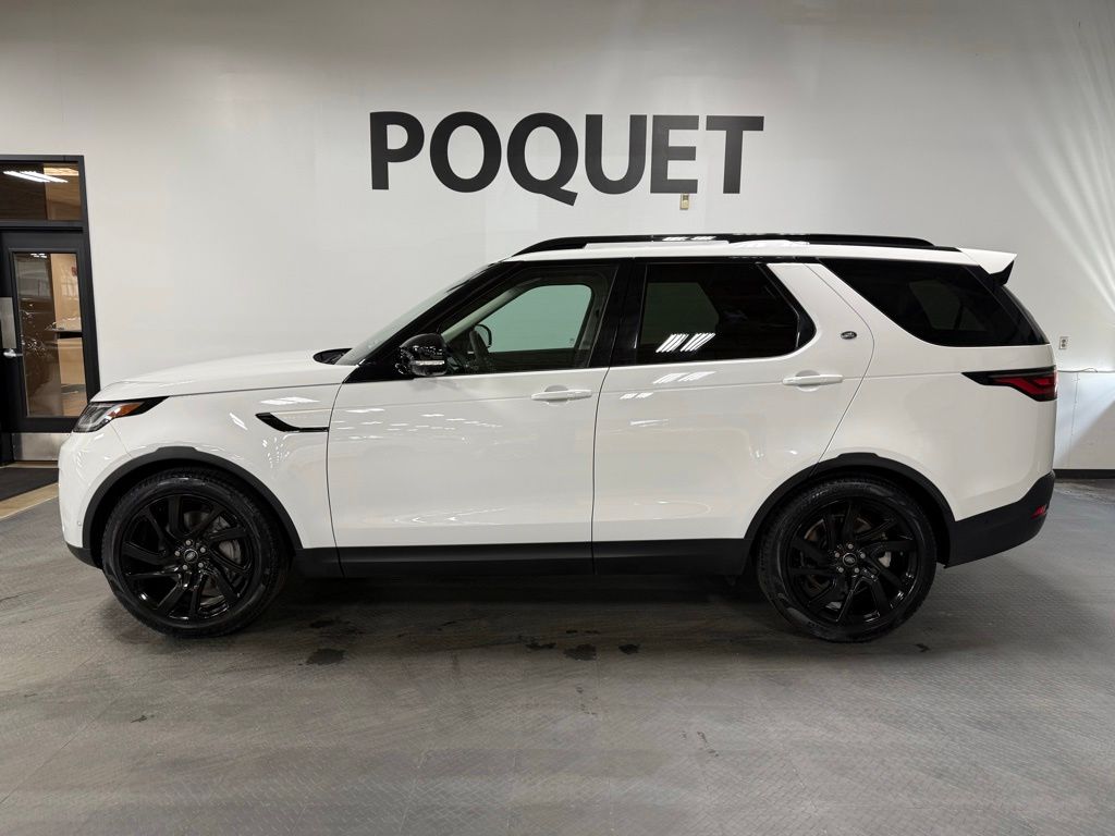 2024 Land Rover Discovery P300 S's photo
