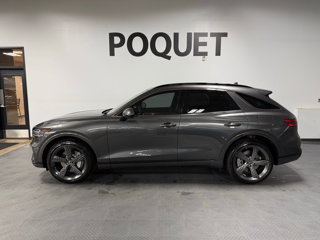 2024 GENESIS GV70 Standard's photo