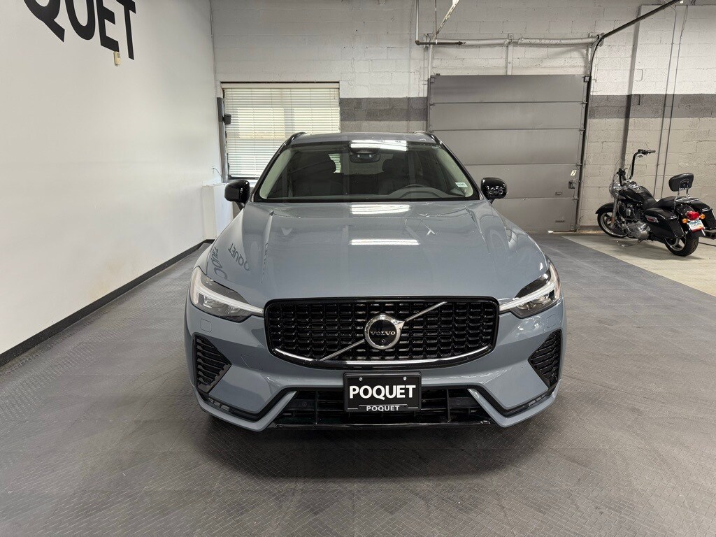 2023 Volvo XC60 B5 Plus photo 3