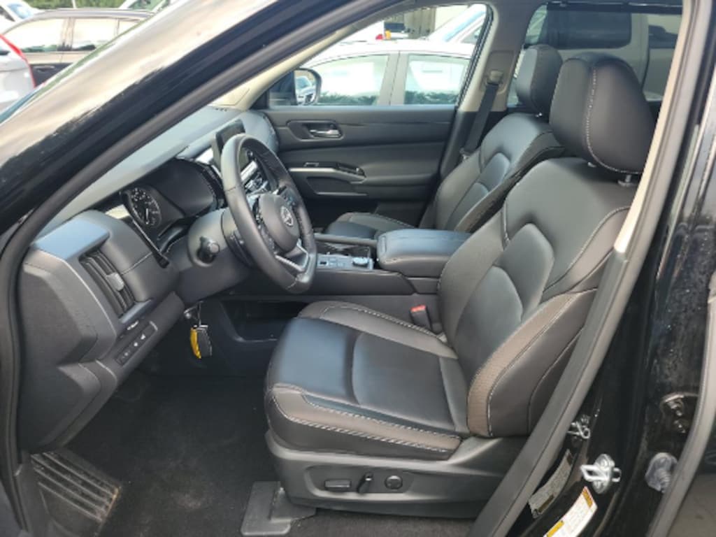 Used 2025 Nissan Pathfinder SL SUV