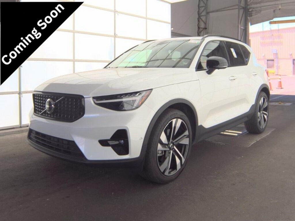 2023 Volvo XC40 B5 Ultimate Dark AWD's photo
