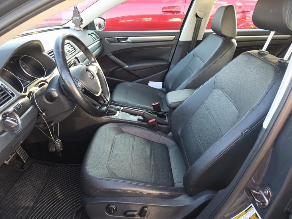 Used 2017 Volkswagen Passat 1.8T R-Line Sedan