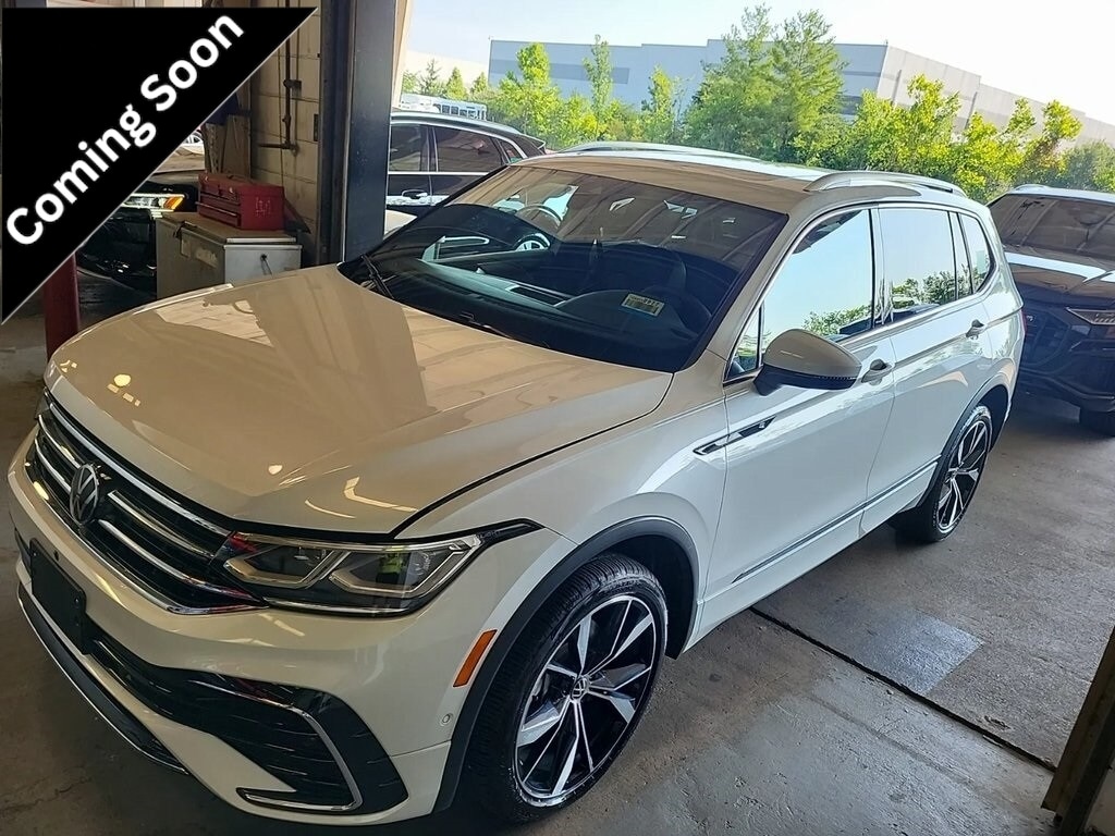 2024 Volkswagen Tiguan SEL R-LINE's photo