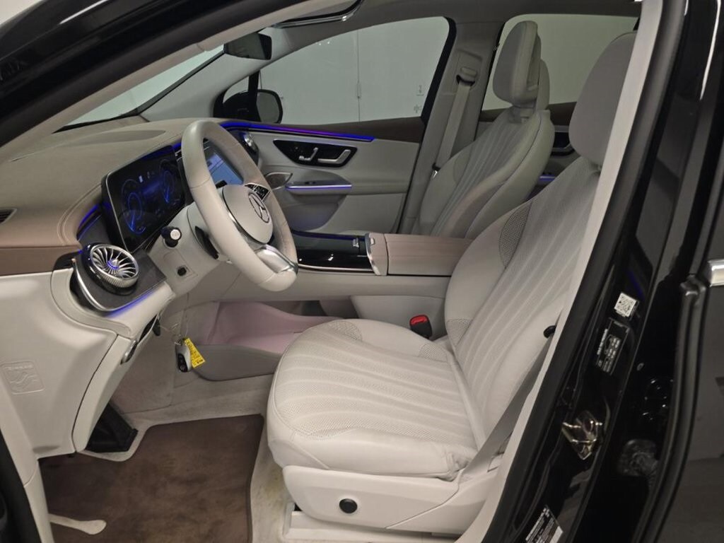 2023 Mercedes Benz EQE SUV 500 4MATIC photo 3