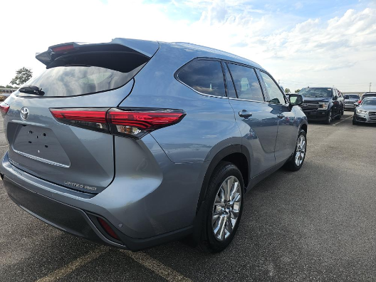 Used 2023 Toyota Highlander Limited SUV