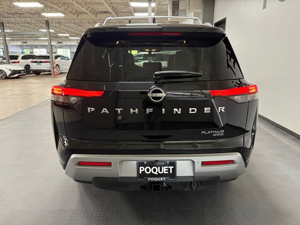 2023 Nissan Pathfinder Platinum photo 3