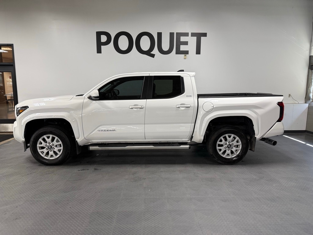 2024 Toyota Tacoma SR5's photo