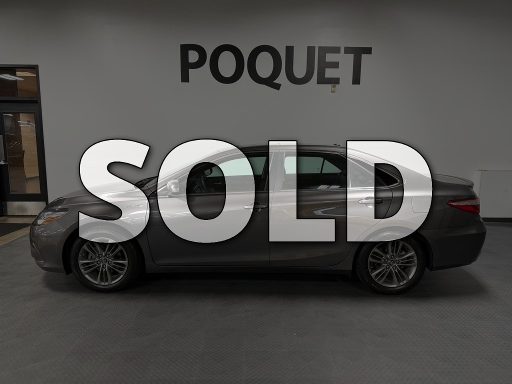 Used 2016 Toyota Camry Hybrid SE Sedan