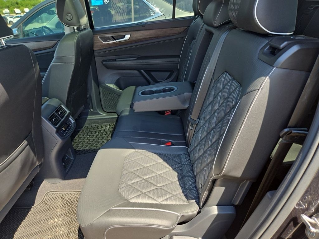 Used 2025 Volkswagen Atlas 2.0T SEL Premium R-Line SUV