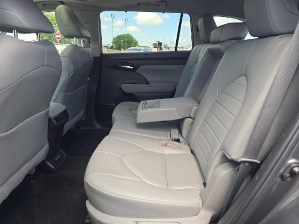 Used 2024 Toyota Highlander Hybrid XLE SUV