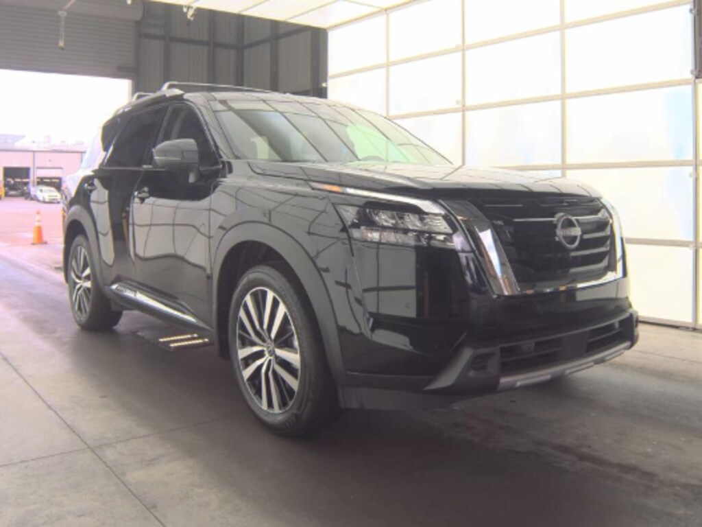 Used 2025 Nissan Pathfinder Platinum SUV