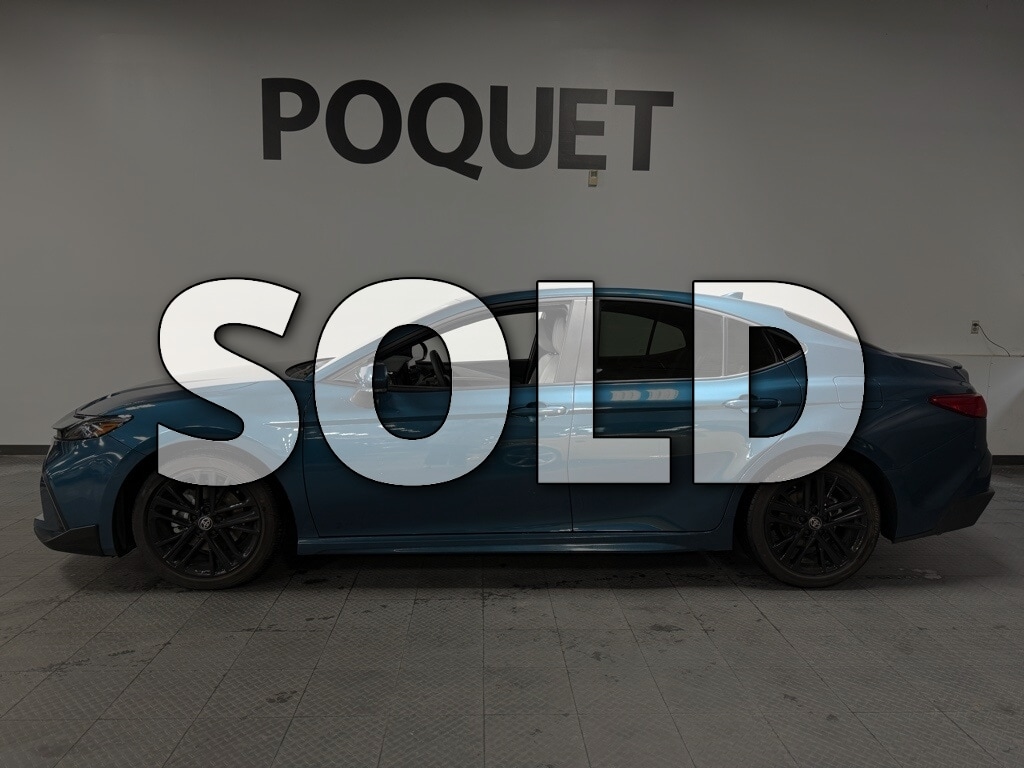 2025 Toyota Camry SE's photo