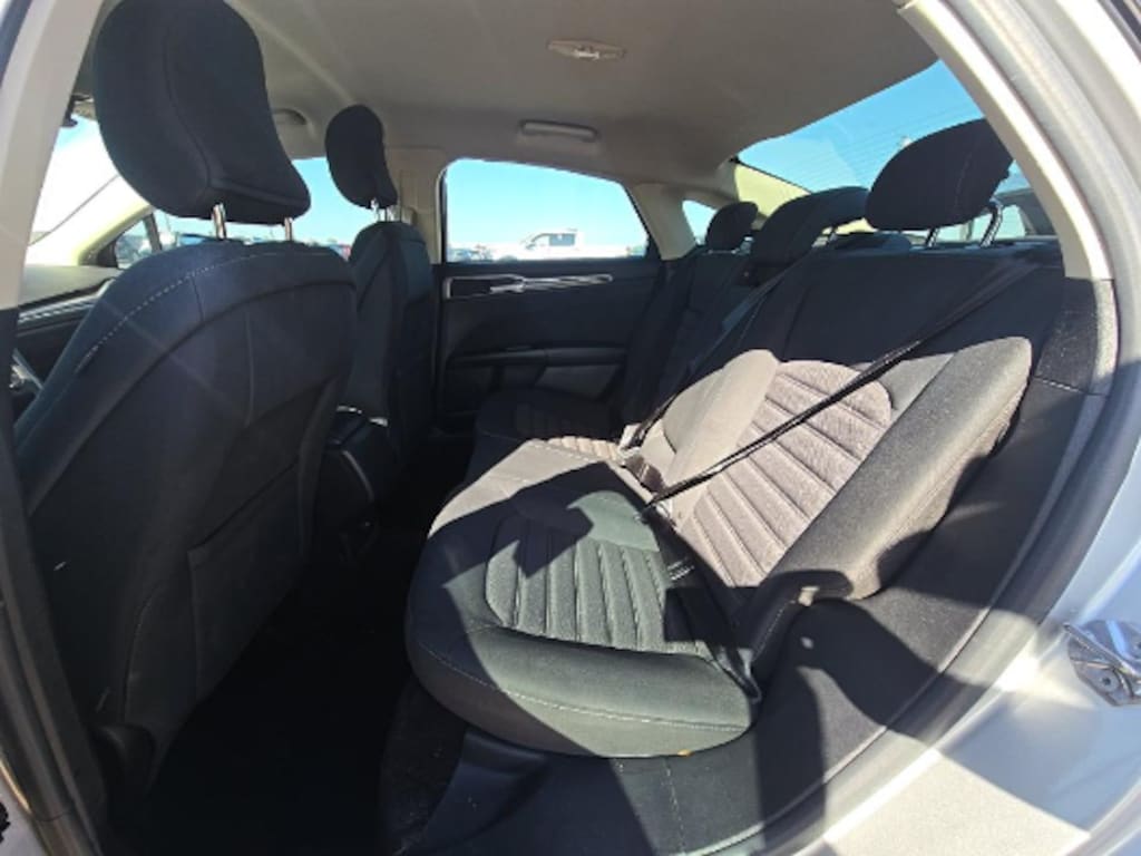 Used 2017 Ford Fusion SE Sedan