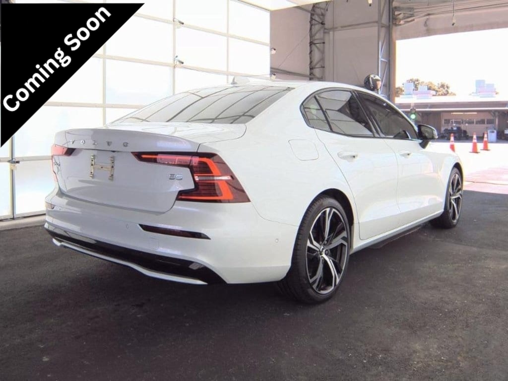 2024 Volvo S60 Plus's photo