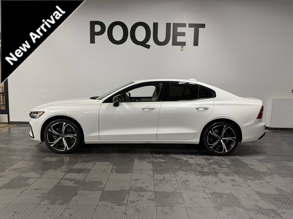 2024 Volvo S60 Plus's photo