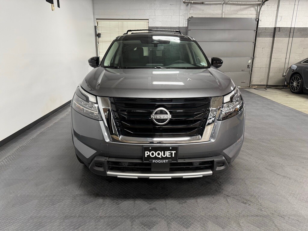2024 Nissan Pathfinder SL photo 3
