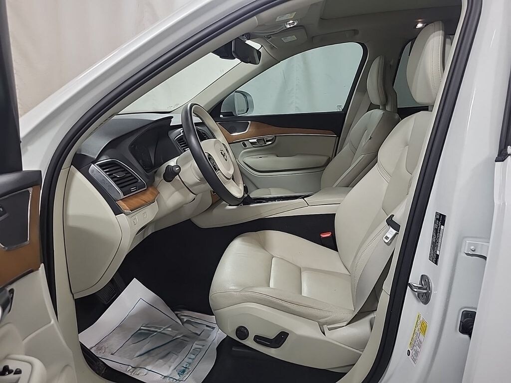 Used 2022 Volvo XC90 T6 Momentum SUV