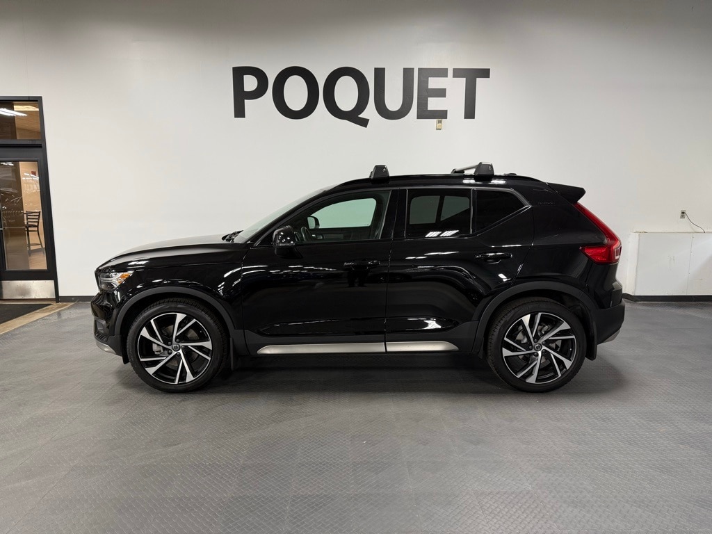 2020 Volvo XC40 R-Design's photo