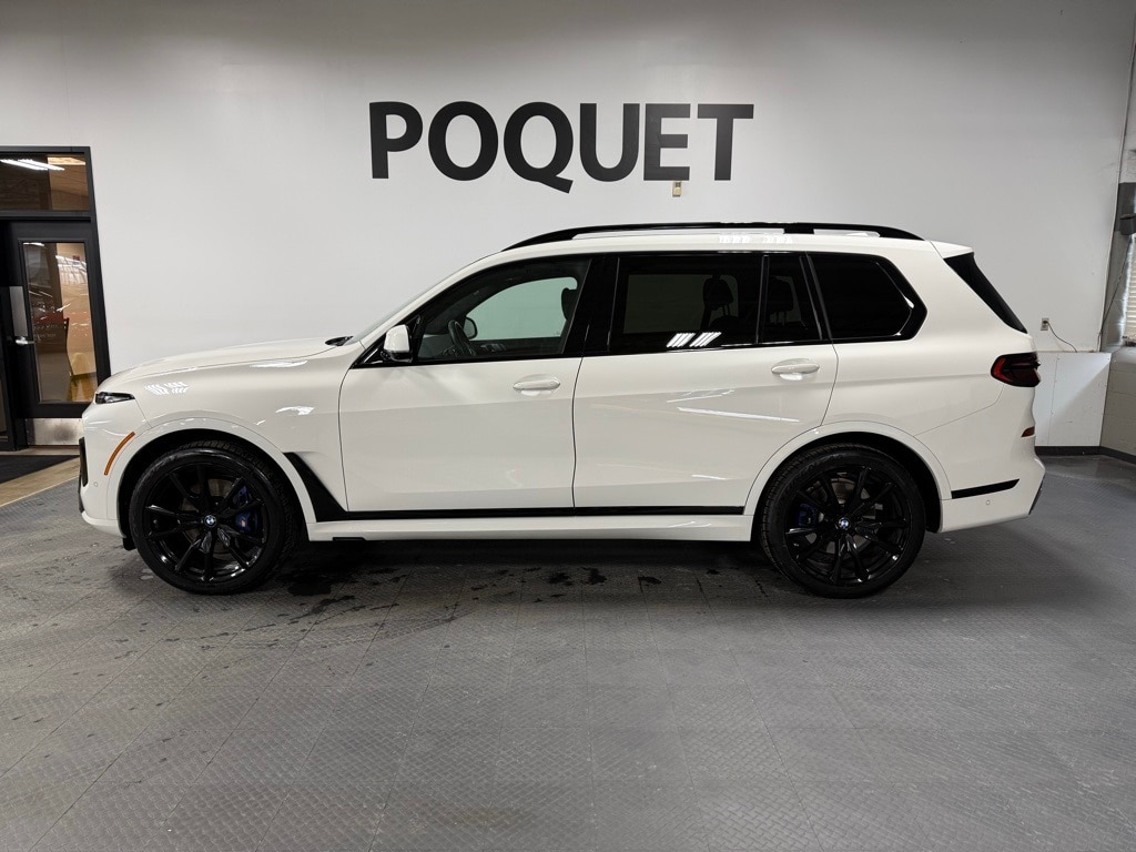 2023 BMW X7 40i's photo