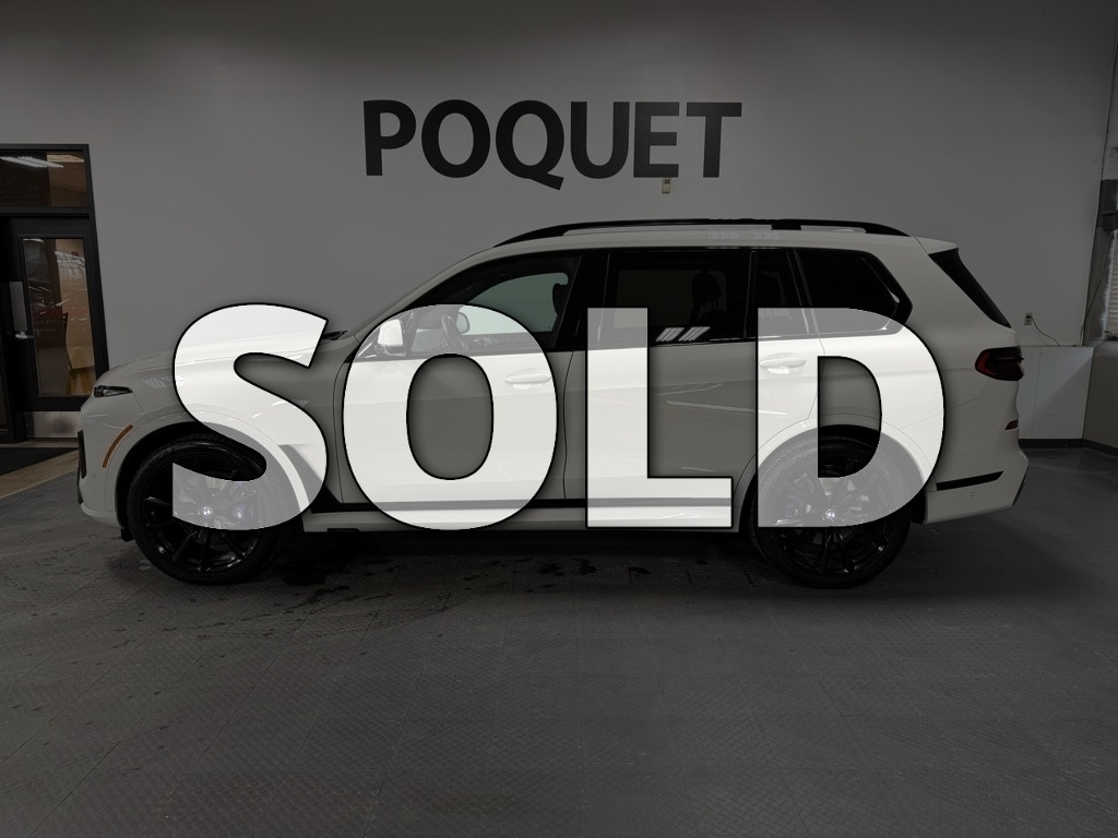 2023 BMW X7 40i's photo