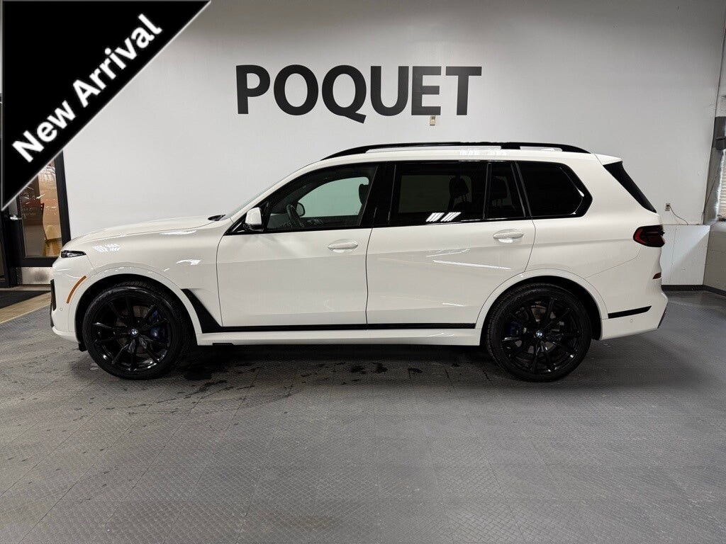 2023 BMW X7 40i's photo