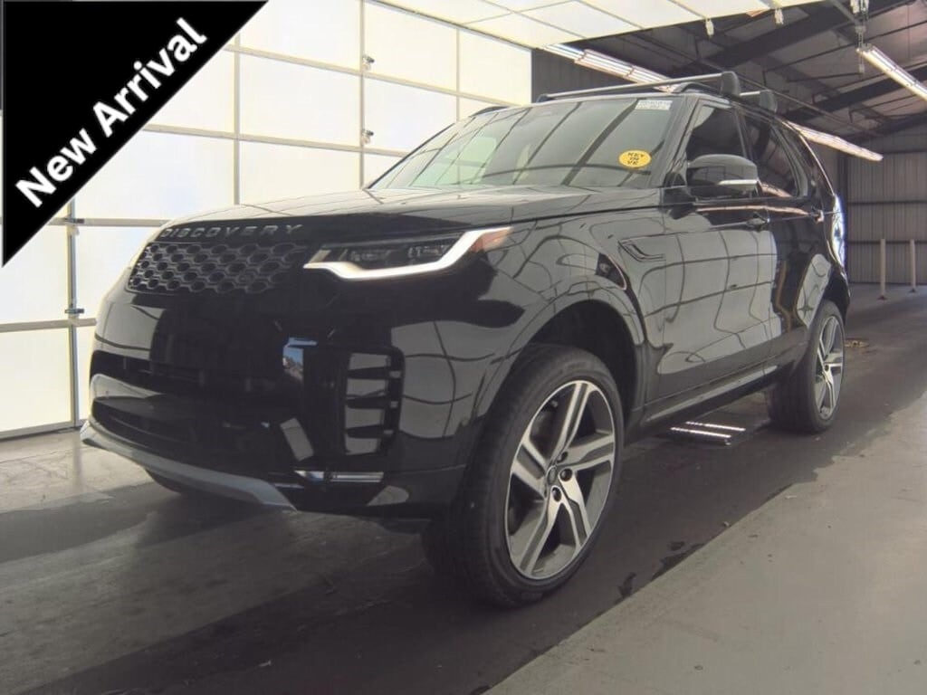 2023 Land Rover Discovery Metropolitan Edition's photo