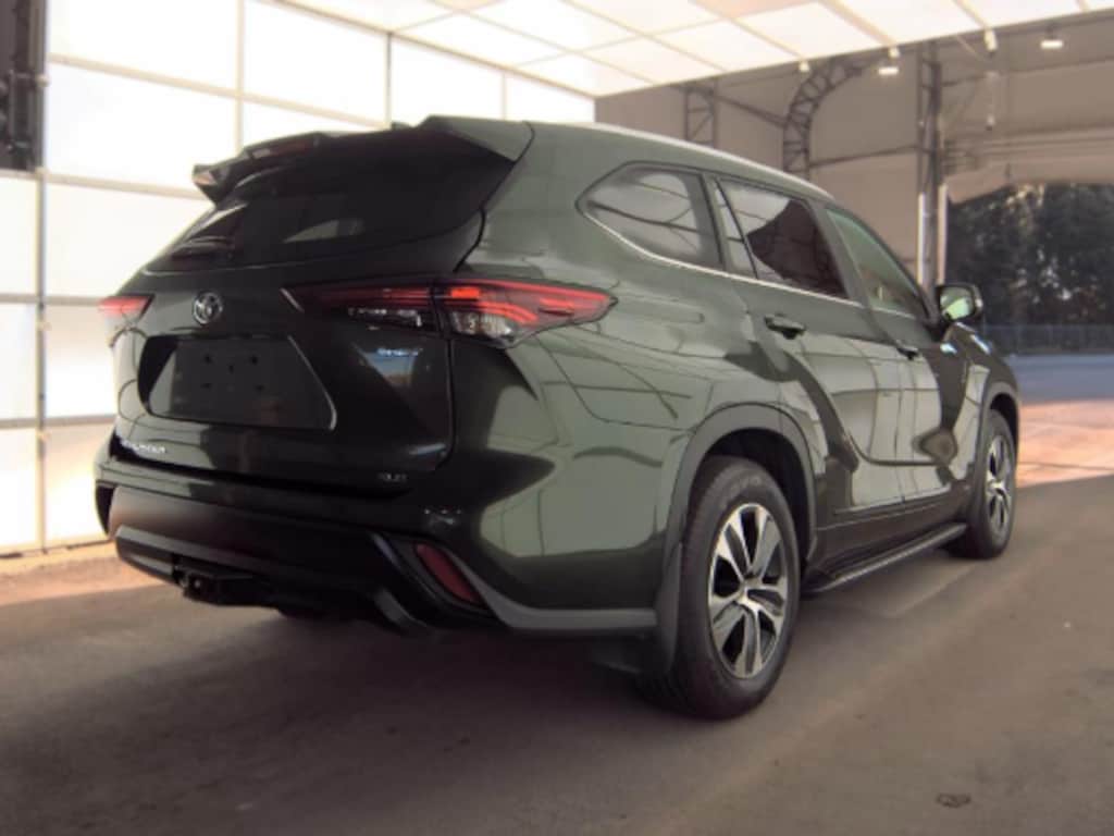 Used 2025 Toyota Highlander Hybrid XLE SUV