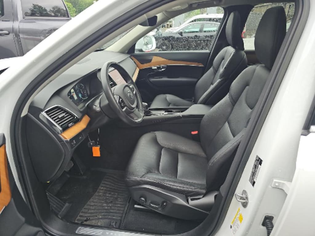 Used 2022 Volvo XC90 T6 Momentum SUV