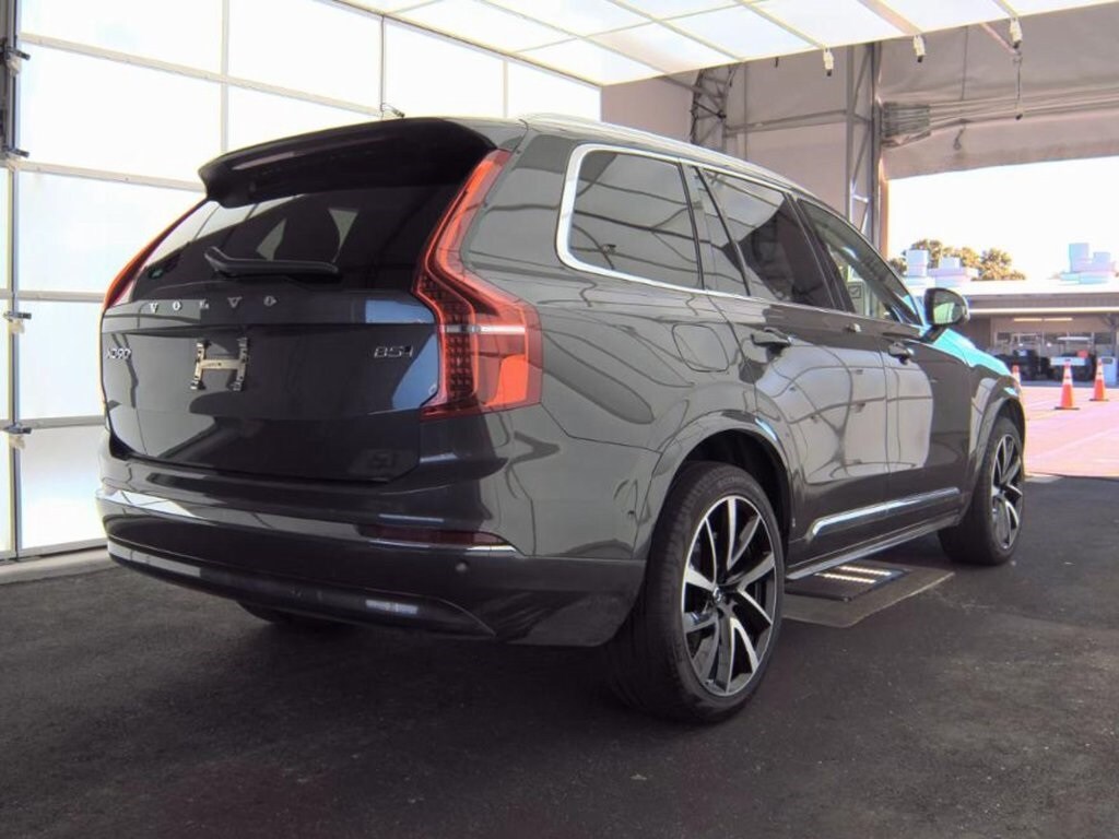 2024 Volvo XC90 B5 Plus photo 2