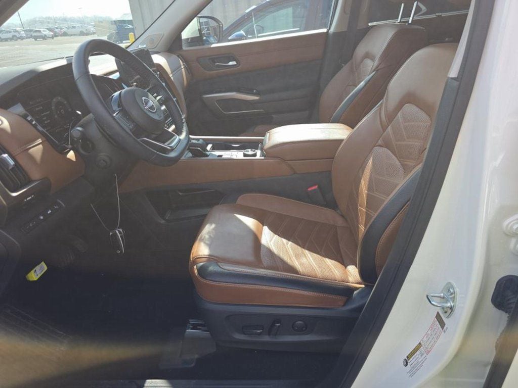 Used 2024 Nissan Pathfinder Platinum SUV