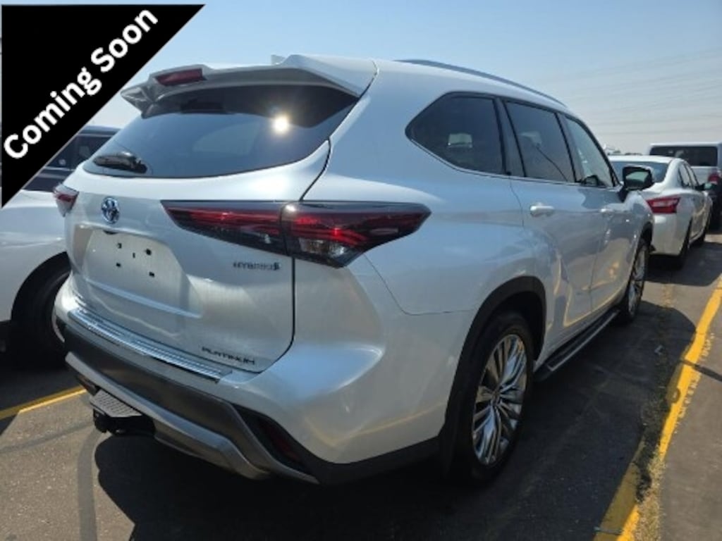 Used 2024 Toyota Highlander Hybrid Platinum SUV
