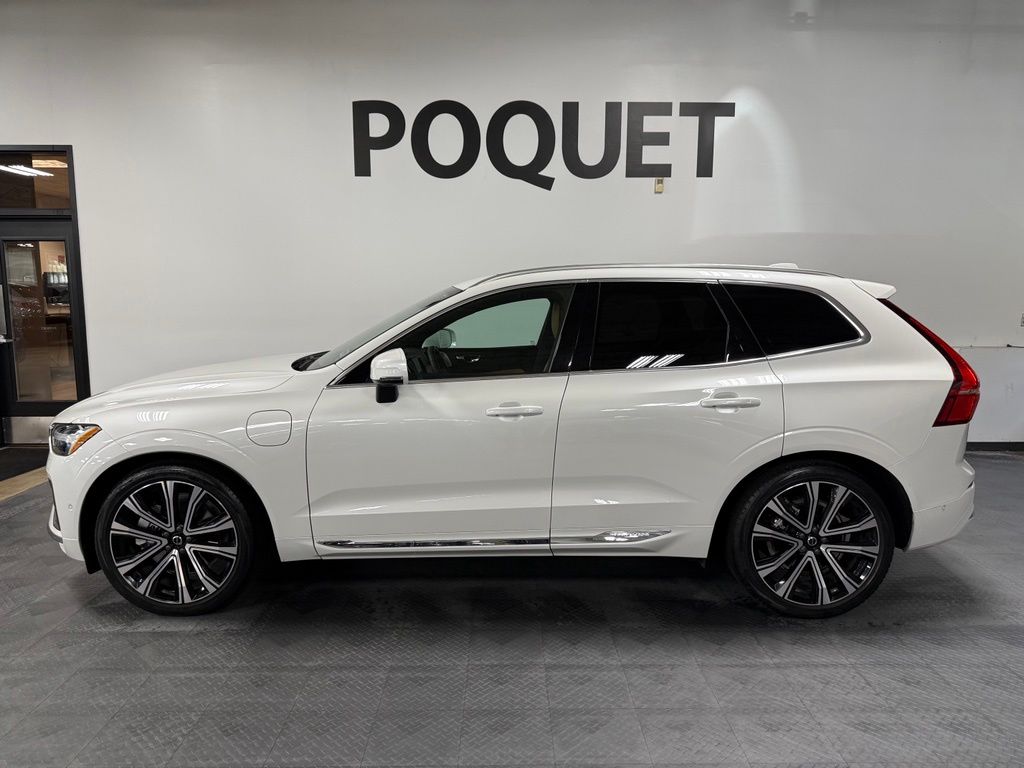 2023 Volvo XC60 T8 Ultimate Bright Theme AWD's photo