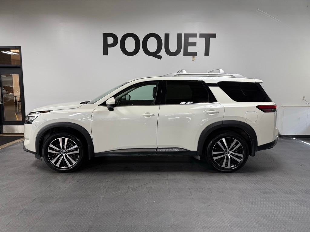 2023 Nissan Pathfinder Platinum's photo