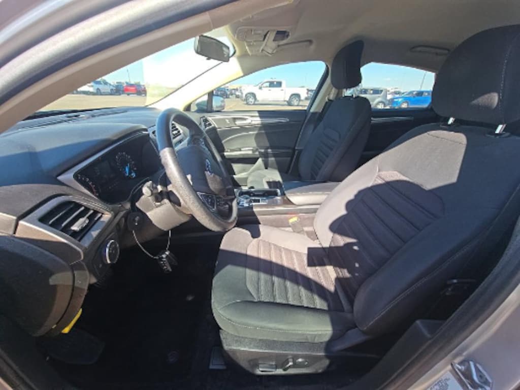 Used 2017 Ford Fusion SE Sedan