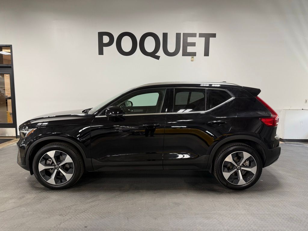 2025 Volvo XC40 B5 Plus Bright AWD's photo