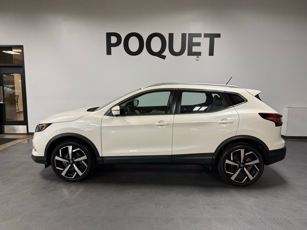 2022 Nissan Rogue Sport SL's photo