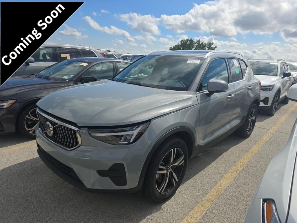 2025 Volvo XC40 Core's photo