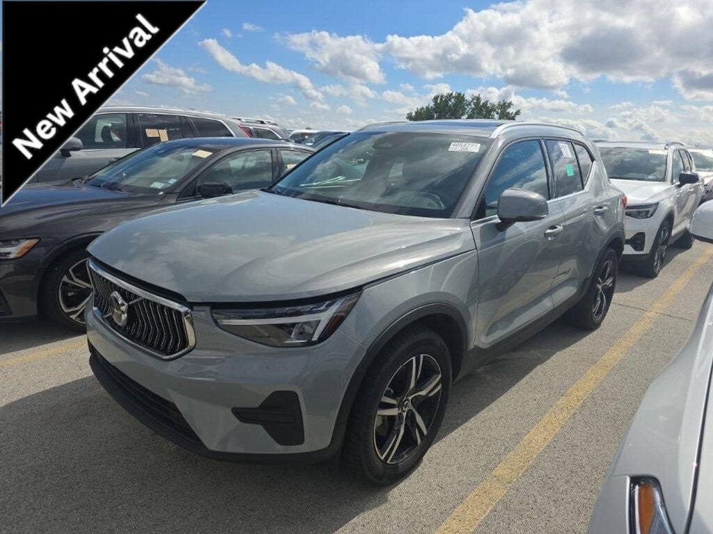 Used 2025 Volvo XC40 B5 Core SUV