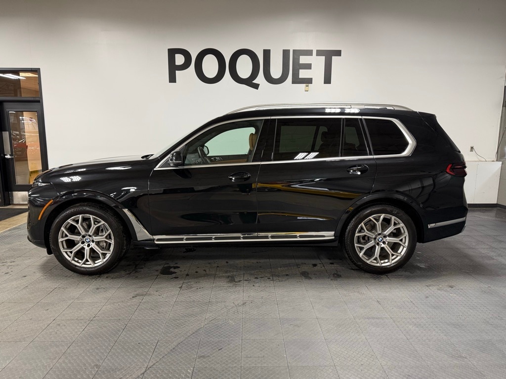 2023 BMW X7 40i's photo