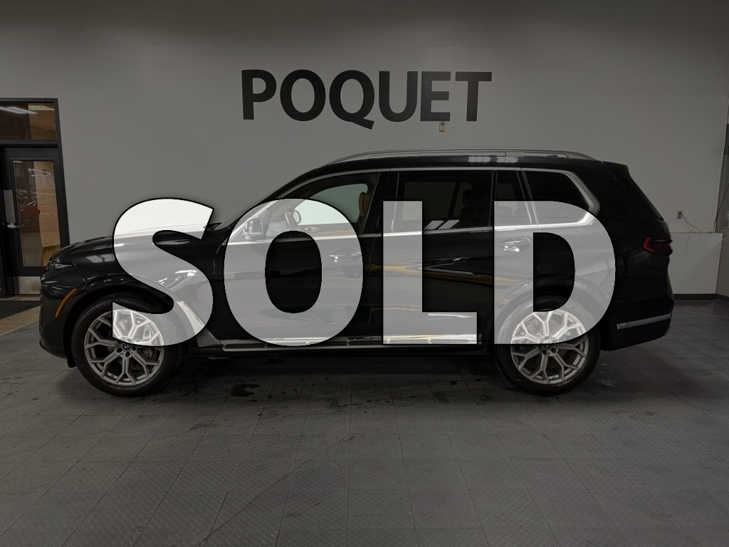 2023 BMW X7 40i's photo