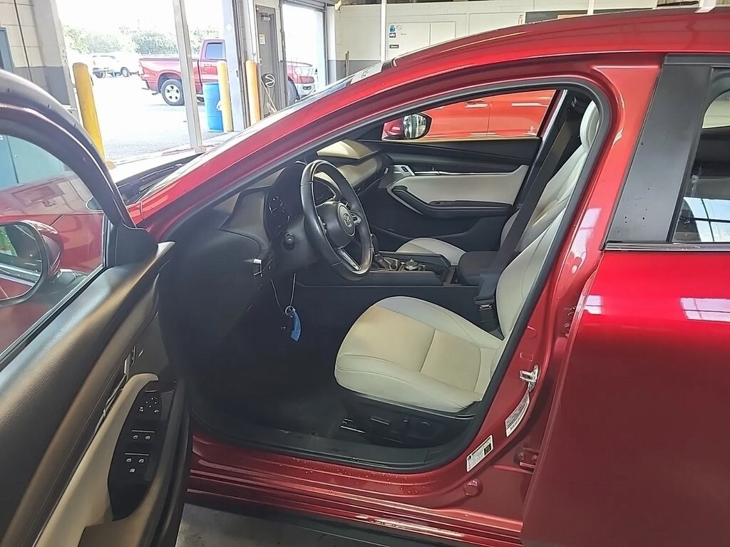 2019 Mazda Mazda3 Preferred Hatchback photo 3